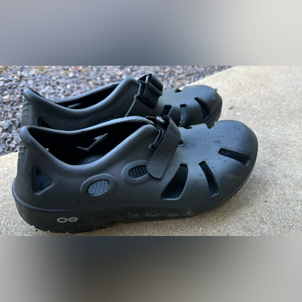 Oofos  EU 39 women’s size 8 men’s size 6